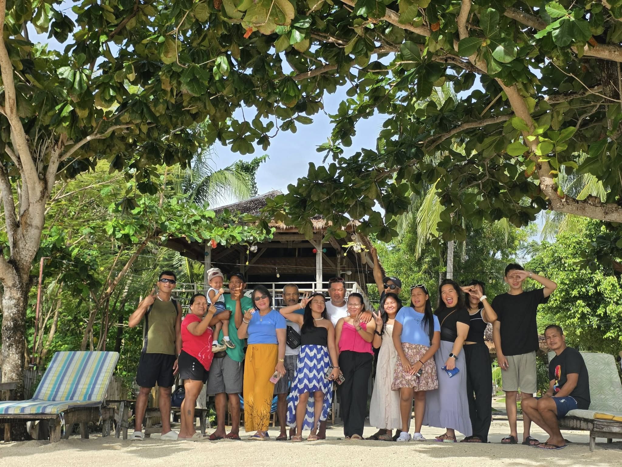 International guests enjoying Sabas Beach together