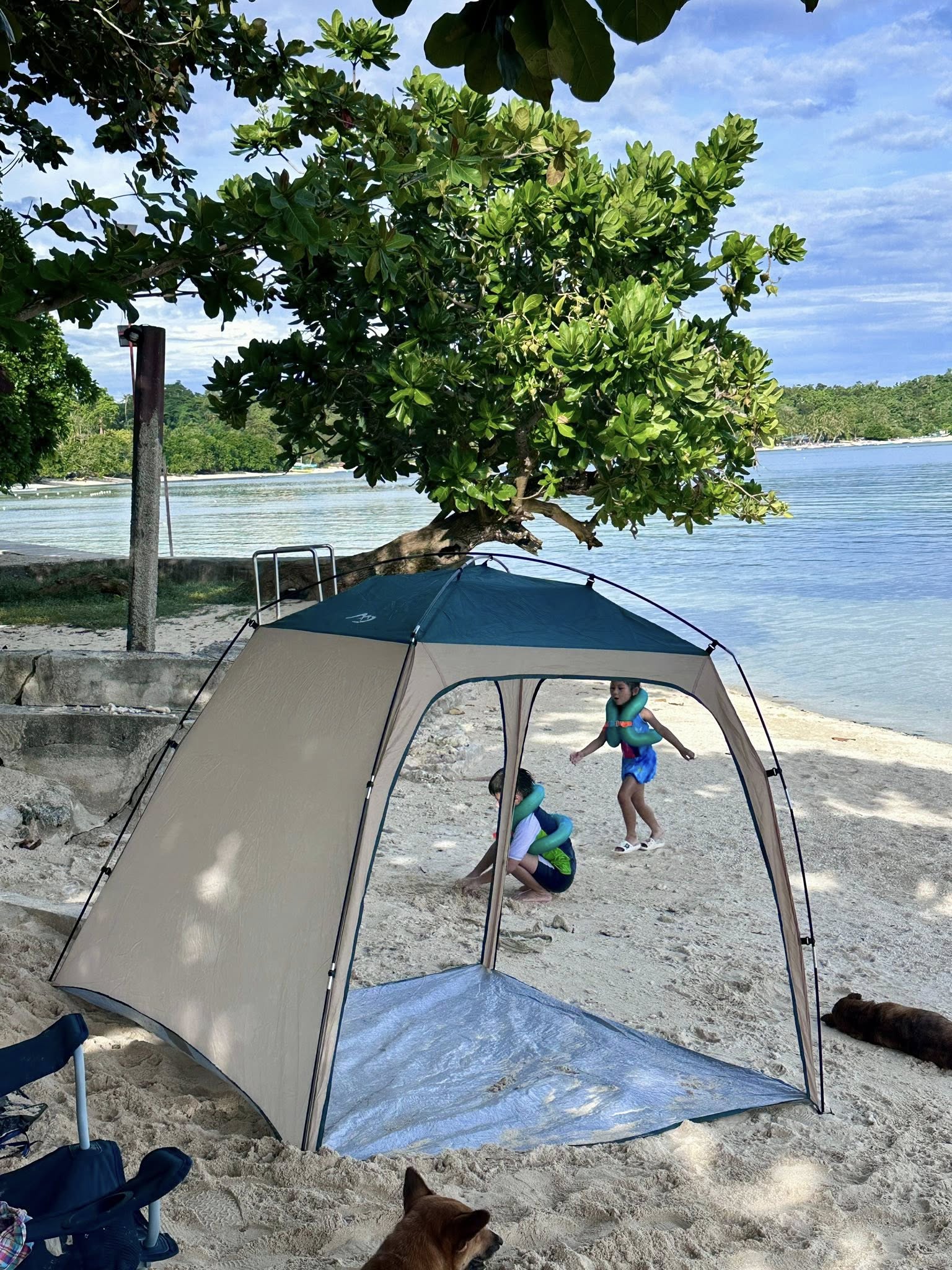Family enjoying the beachfront cottages